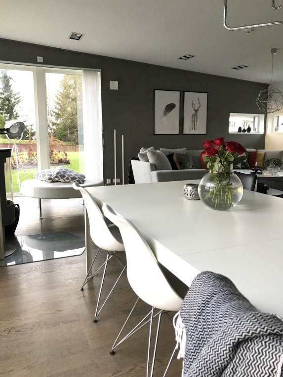 Kitchen table livingroom